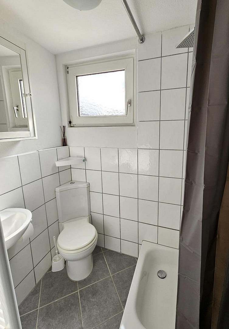 Stilvolle Dachgeschosswohnung mit 2 Zimmern in ruhiger Umgebung – Gießen(Kleinlinden) – Vorschaubild 3