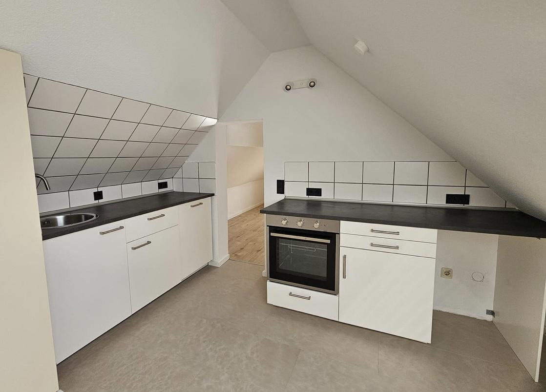 Stilvolle Dachgeschosswohnung mit 2 Zimmern in ruhiger Umgebung – Gießen(Kleinlinden) – Vorschaubild 2