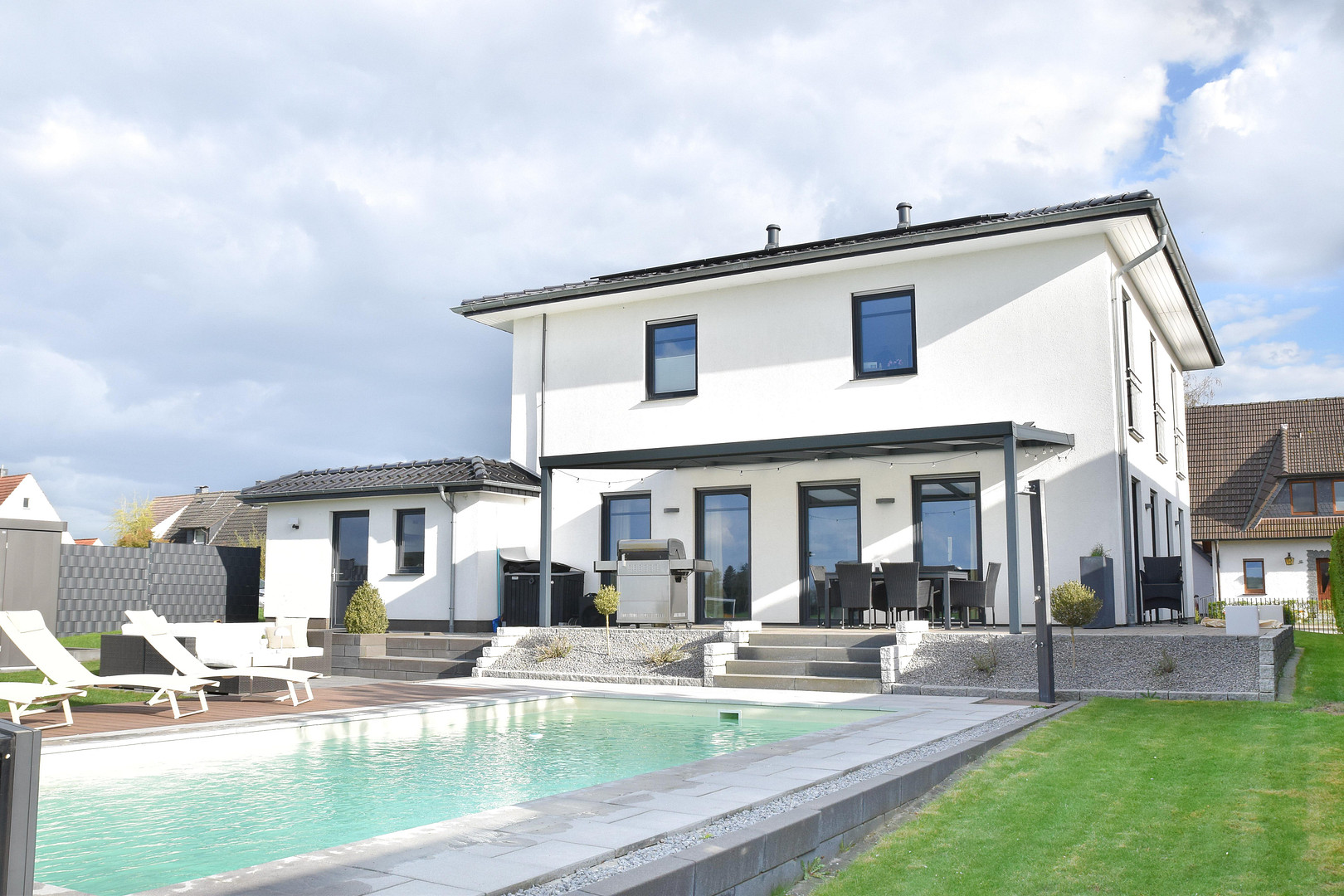 Exklusive Design-Villa mit Pool, Weitblick & modernster Energietechnik - Rückzugsort der Extraklasse – Wacholderweg 15, 32339 Espelkamp(Fiestel) – Vorschaubild 2