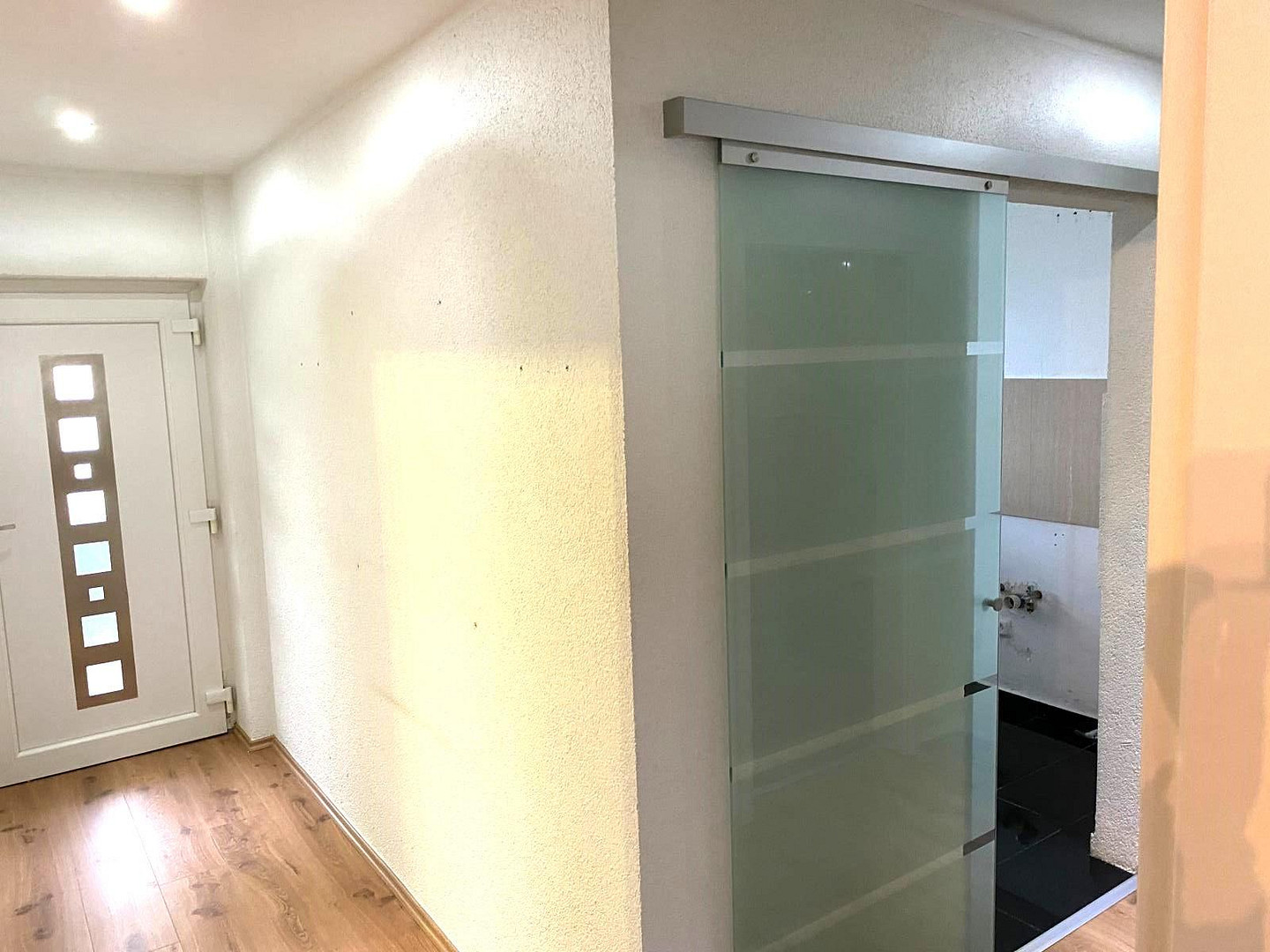 Schicke 3-Zimmer Wohnung mit Balkon im südlichen Teil der Bergstadt Oerlinghausen – Theodor-Heuss-Str. 10, 33813 Oerlinghausen – Vorschaubild 2