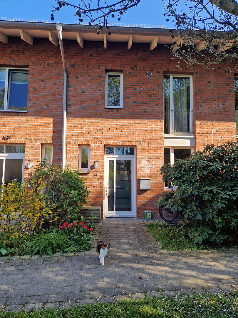 Familienfreundliches Reihenhaus mit Gartenanteil und Stellplatz - rechtlich Eigentumswohnung (WEG) – Hamburg(Schnelsen) – Vorschaubild 2