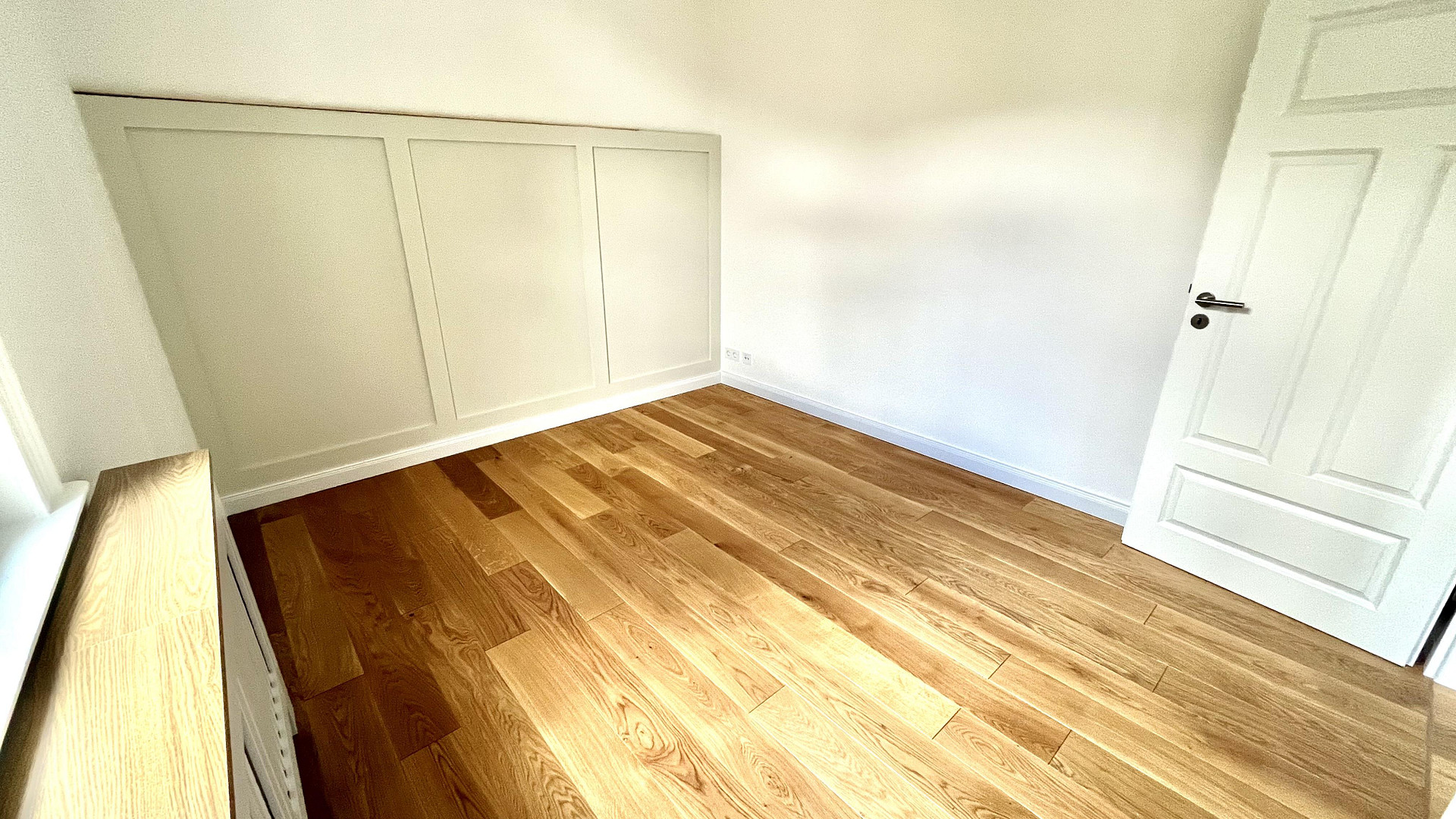Wunderschöne, kernsanierte 3,5-Zimmer-Wohnung mit Einbauküche, Kaminofen & 3m hohen Decken – Ilmenauer Weg 6, 98693 Manebach – Vorschaubild 3