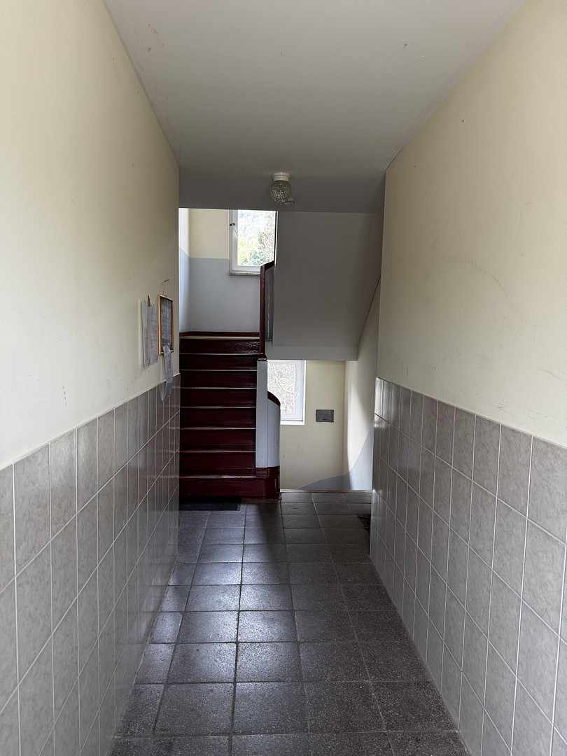 Lichtdurchflutete Erdgeschoss Wohnung | 2 Zimmer, Wohnküche, Balkon, Badewanne | WG-geeignet – Prüssingstraße 17, 7745 Jena – Vorschaubild 3