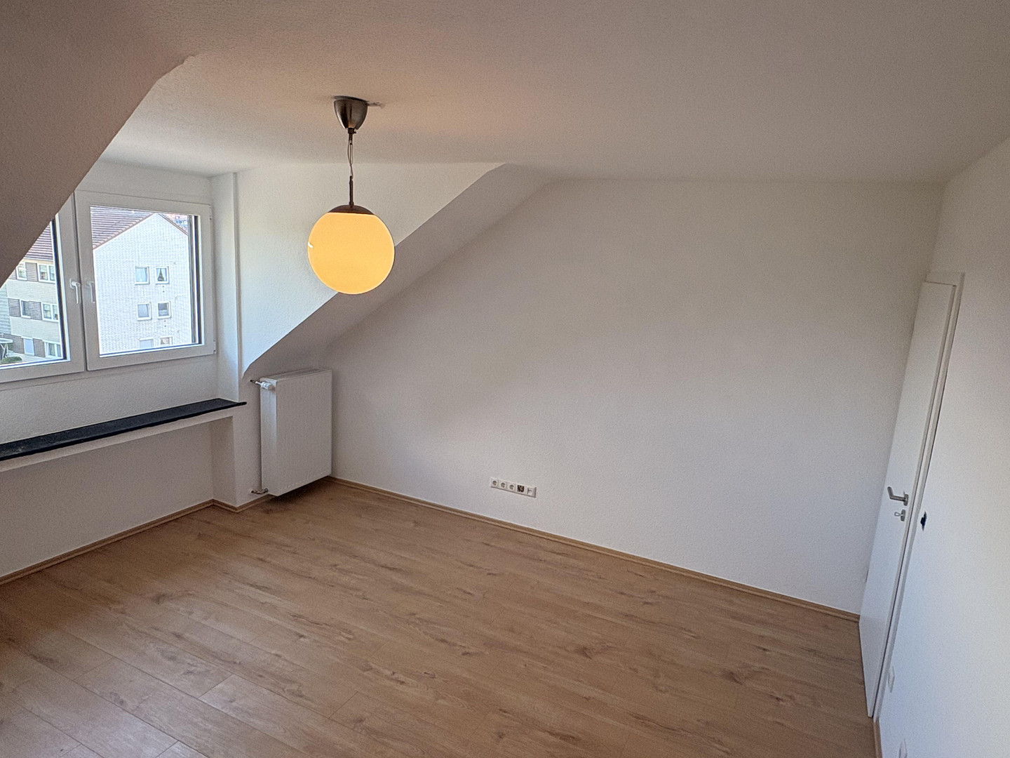 Ruhiges Rückzugs-Apartment im Dachgeschoss – frisch saniert & stilvoll eingerichtet – Heidestr. 172, 51147 Köln(Wahnheide) – Vorschaubild 8