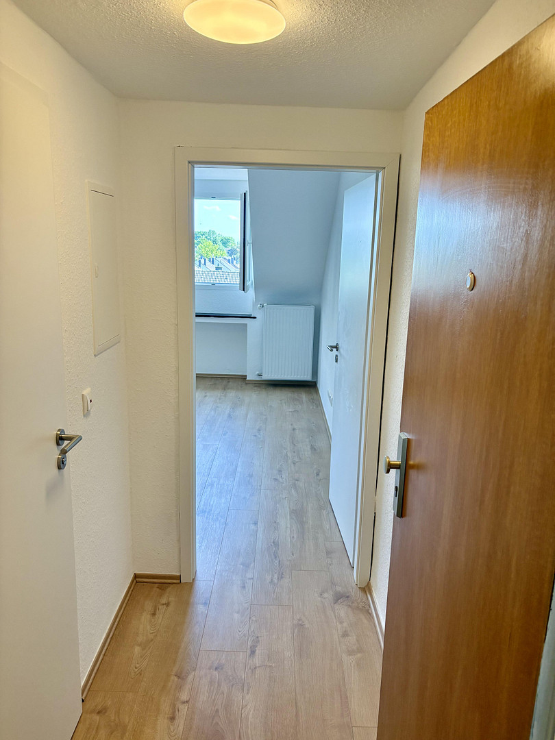 Ruhiges Rückzugs-Apartment im Dachgeschoss – frisch saniert & stilvoll eingerichtet – Heidestr. 172, 51147 Köln(Wahnheide) – Vorschaubild 12