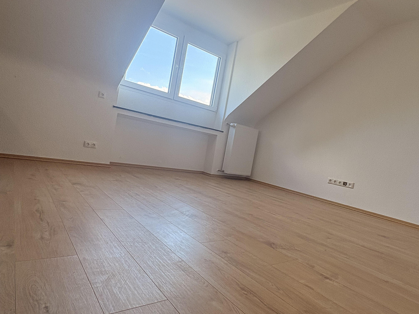 Ruhiges Rückzugs-Apartment im Dachgeschoss – frisch saniert & stilvoll eingerichtet – Heidestr. 172, 51147 Köln(Wahnheide) – Vorschaubild 9