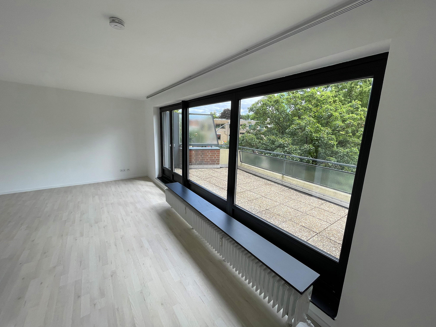 3-ZIMMER-WOHNUNG IN TOP ZUSTAND MIT SÜD-DACHTERRASSE // PROVISIONSFREI! – Hamburg(Barmbek-Süd) – Vorschaubild 2