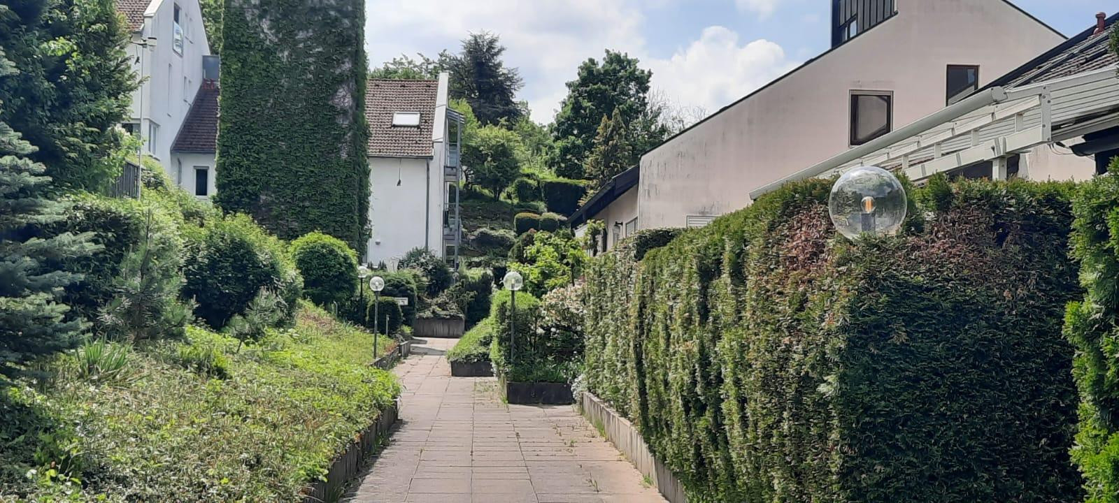 Attraktive 3-Zimmer Wohnung in ruhiger Aussichtslage von Stuttgart – Stuttgart(Untertürkheim) – Vorschaubild 2