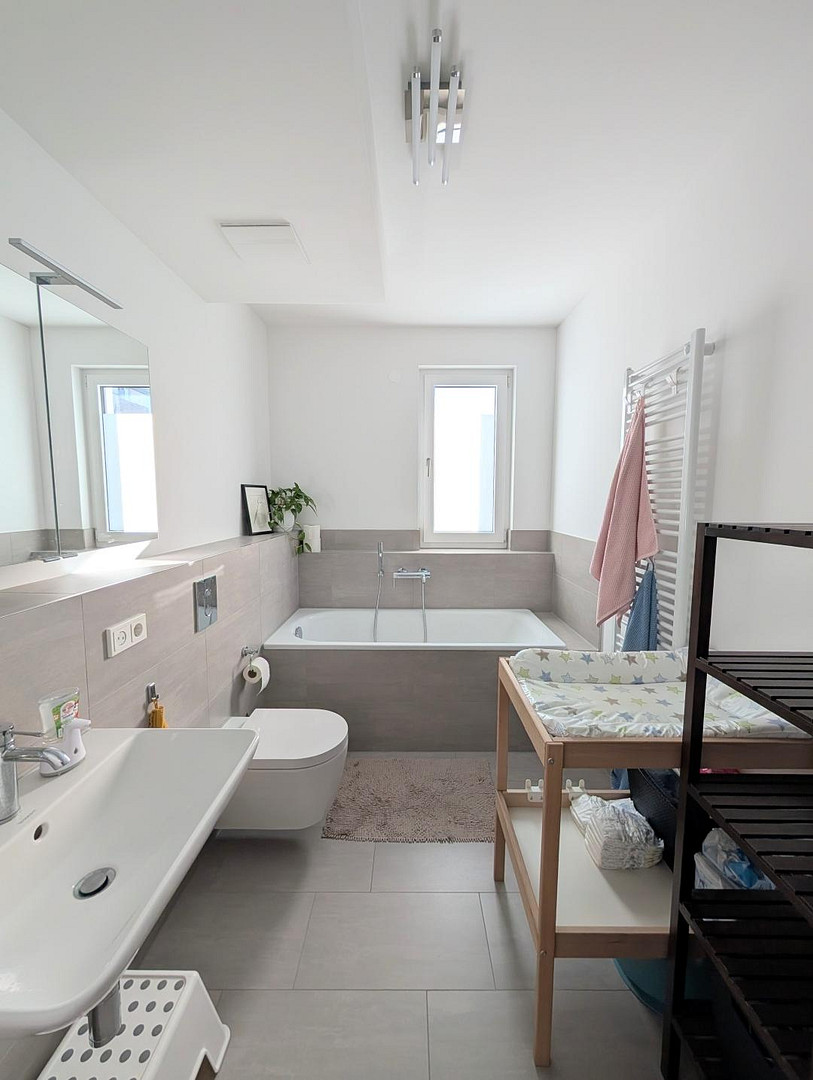 Neubau‑3‑Zimmer‑Wohnung in ruhiger Lage mit 2 Bädern und Süd-Loggia – Berlin(Mariendorf) – Vorschaubild 3