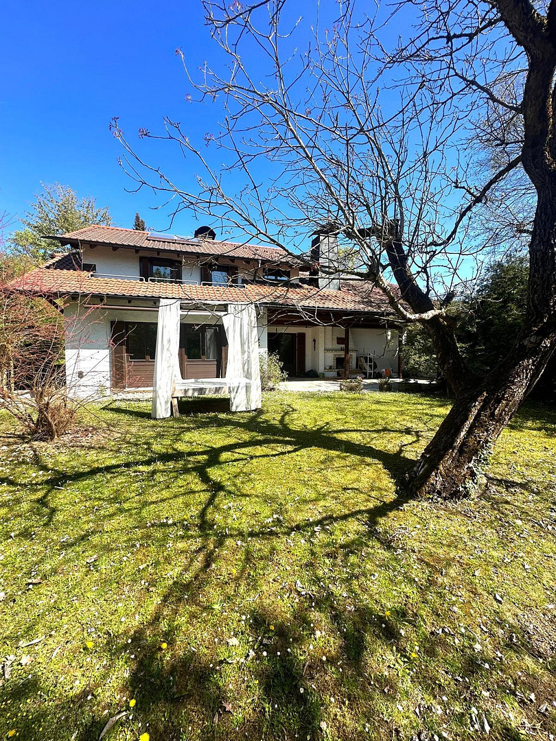 Großzügiges Einfamilienhaus in toller Lage mit Garten, Terrasse und viel Privatsphäre – Coburg – Vorschaubild 2