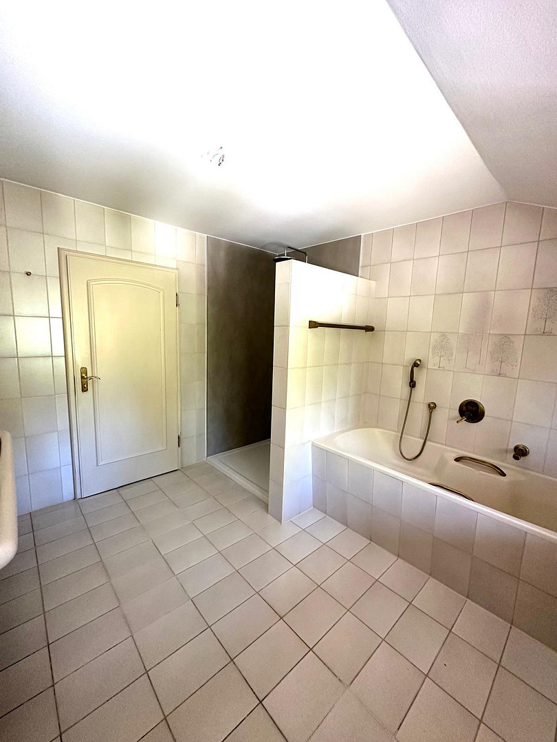 Großzügiges Einfamilienhaus in toller Lage mit Garten, Terrasse und viel Privatsphäre – Coburg – Vorschaubild 15