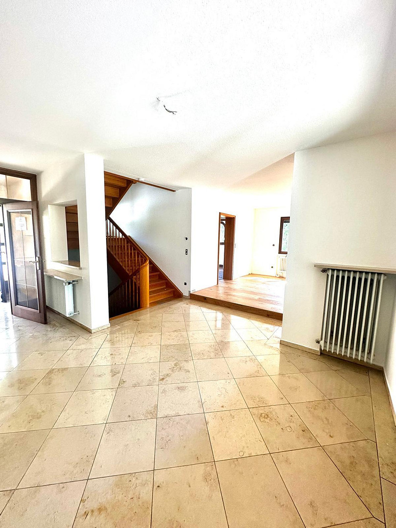 Großzügiges Einfamilienhaus in toller Lage mit Garten, Terrasse und viel Privatsphäre – Coburg – Vorschaubild 4
