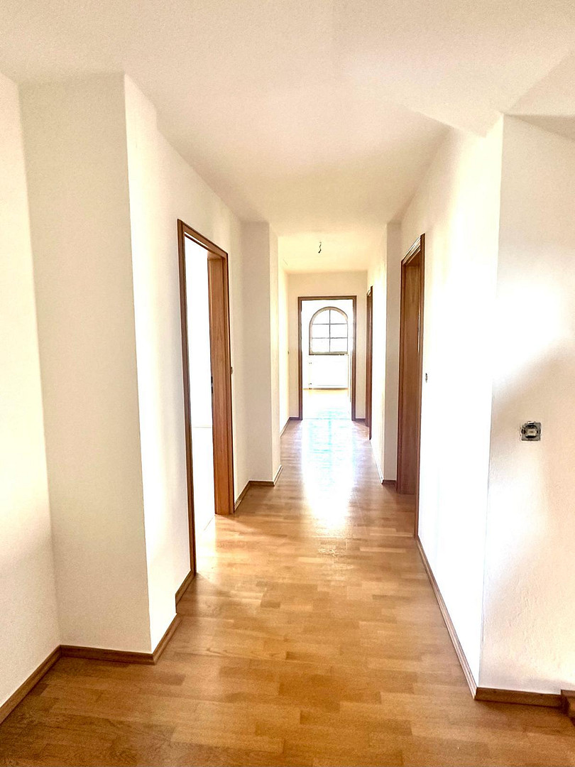 Großzügiges Einfamilienhaus in toller Lage mit Garten, Terrasse und viel Privatsphäre – Coburg – Vorschaubild 12