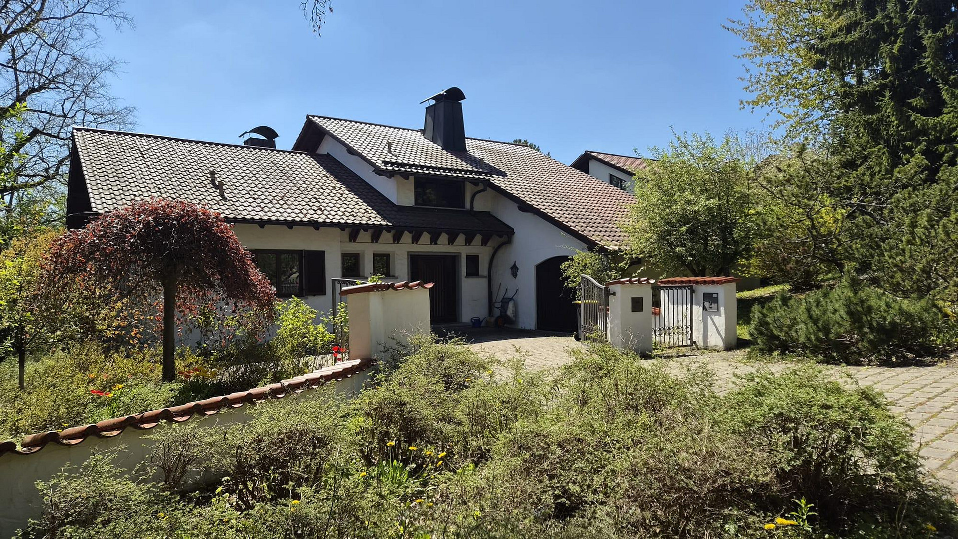 Großzügiges Einfamilienhaus in toller Lage mit Garten, Terrasse und viel Privatsphäre – Coburg – Vorschaubild 3
