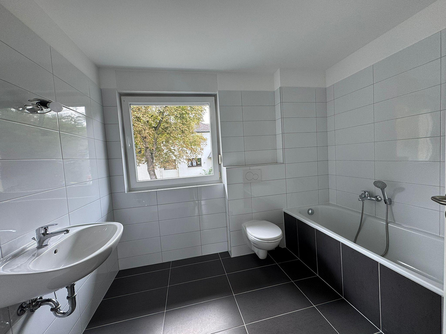 Ab sofort und von Privat! Traumlage in Schweinheim: 3 Zimmer, großer Balkon, 2 Bäder, 1. OG – Horionstr. 42, 53177 Bonn(Schweinheim) – Vorschaubild 8