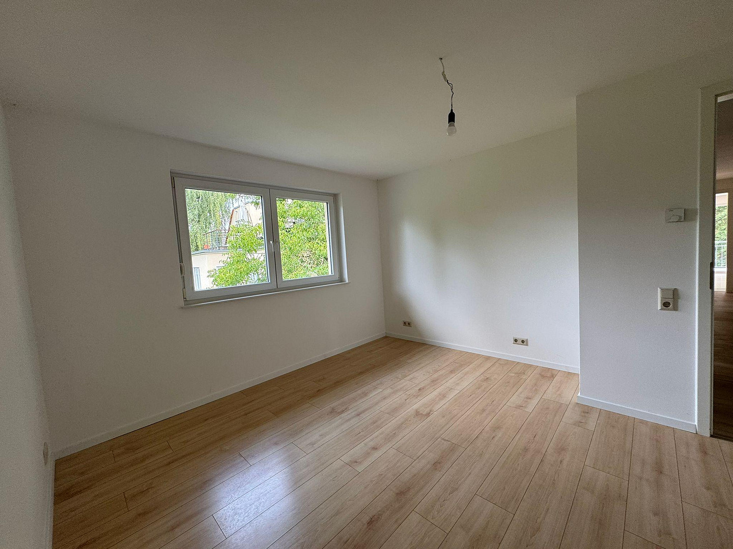 Ab sofort und von Privat! Traumlage in Schweinheim: 3 Zimmer, großer Balkon, 2 Bäder, 1. OG – Horionstr. 42, 53177 Bonn(Schweinheim) – Vorschaubild 4