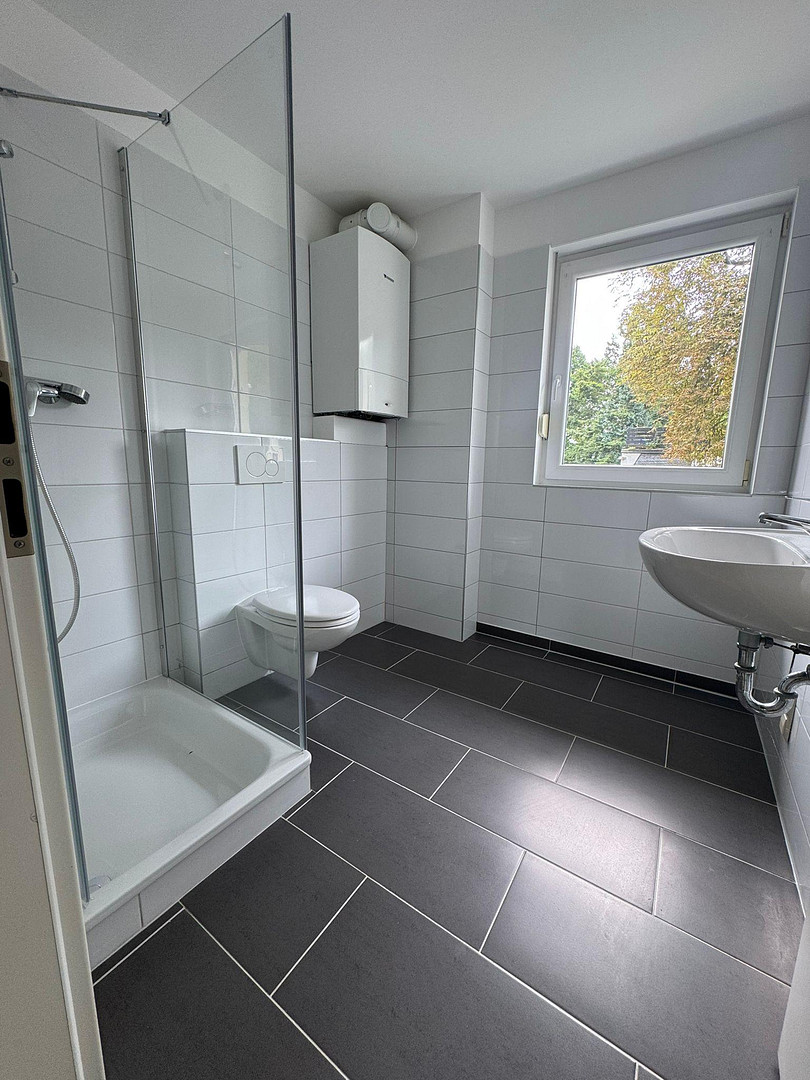 Ab sofort und von Privat! Traumlage in Schweinheim: 3 Zimmer, großer Balkon, 2 Bäder, 1. OG – Horionstr. 42, 53177 Bonn(Schweinheim) – Vorschaubild 7
