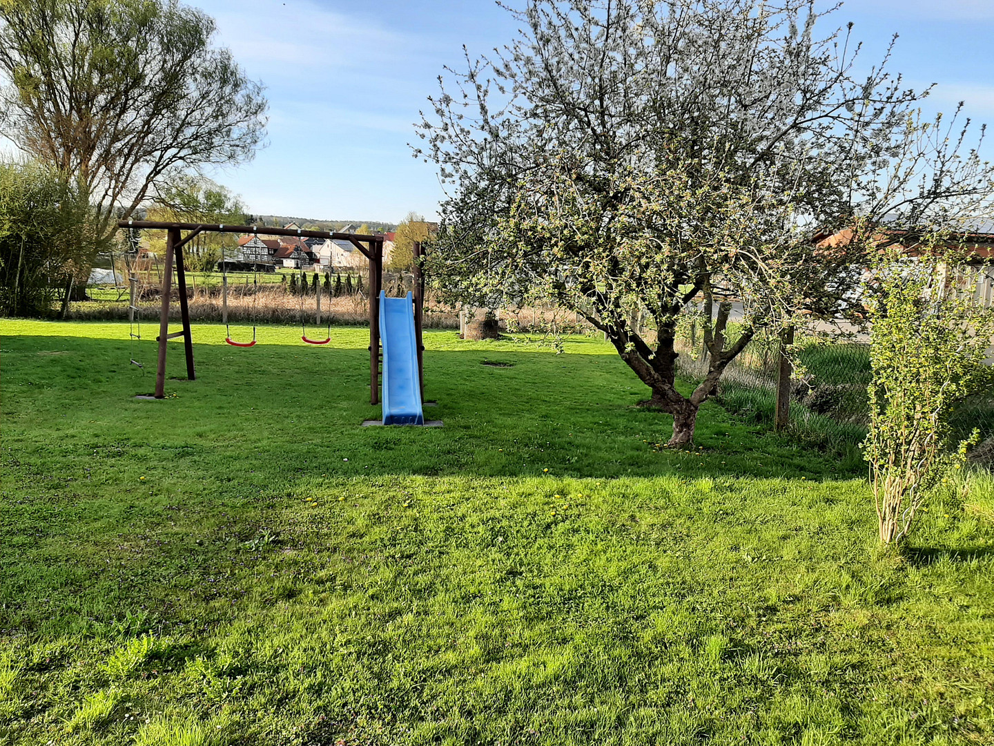 Haus mit großem Garten, ländlich, ruhige Ortsrandlage – Heldburg(Hellingen) – Vorschaubild 4