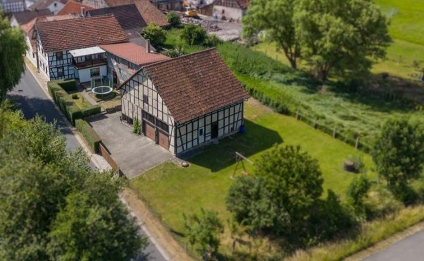 Haus mit großem Garten, ländlich, ruhige Ortsrandlage – Heldburg(Hellingen) – Vorschaubild 2