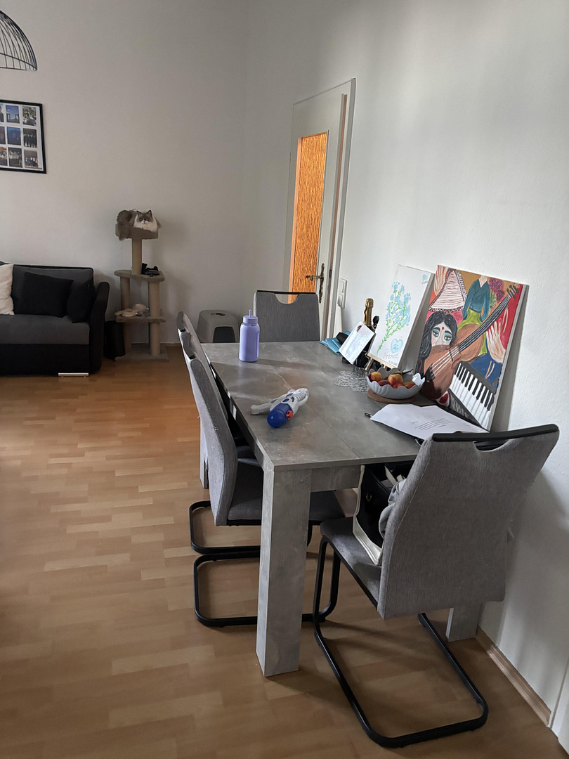 Zentrale 2 Zimmerwohnung mit Bad und WC
