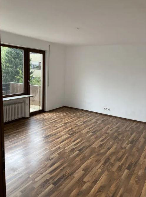 Sonnige 2-Zi.-Whg. Balkon/Stellplatz in schöner Lage von S-Weilimdorf