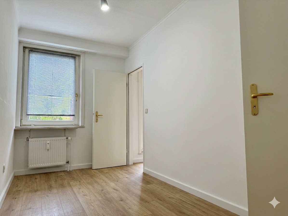 Frisch renoviert: 1,5-Zi.-Wohnung mit neuem Bad & neuem Boden – Dachterrasse inklusive – Halstenbek – Vorschaubild 3