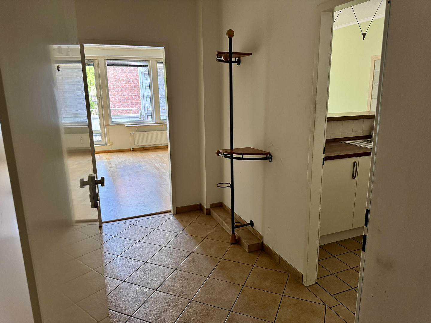 Frisch renoviert: 1,5-Zi.-Wohnung mit neuem Bad & neuem Boden – Dachterrasse inklusive – Halstenbek – Vorschaubild 11