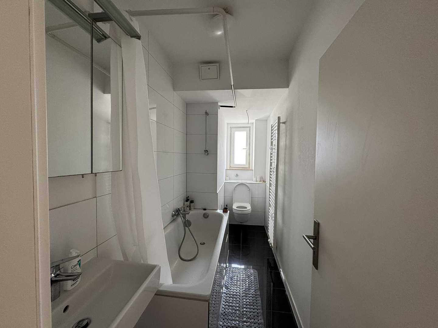 Hochwertig,vollmöbliert,saniert,ruhig,1.OG, 3,5 Zimmer, Küche mit EBK, Tageslichtbad, Sonnenbalkon – Bilker Allee 53, 40219 Düsseldorf(Unterbilk) – Vorschaubild 16