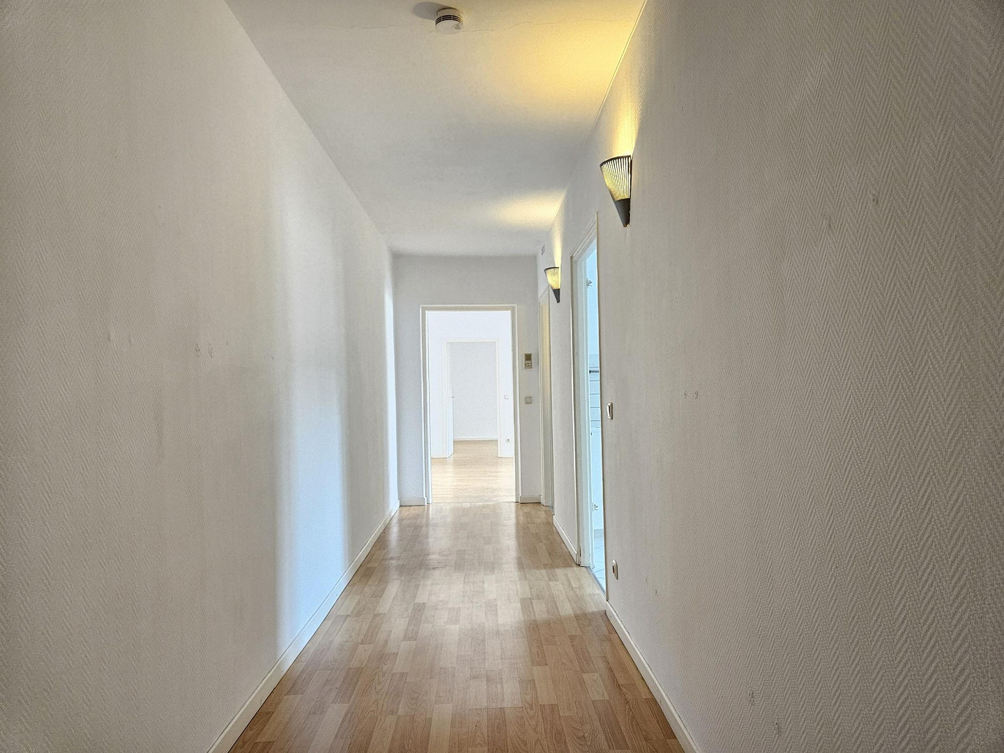 Nähe Hauptbahnhof: Großzügige 2-Zimmer-Wohnung – Paul-Heyse-Str.19, 80336 München(Ludwigsvorstadt) – Vorschaubild 2