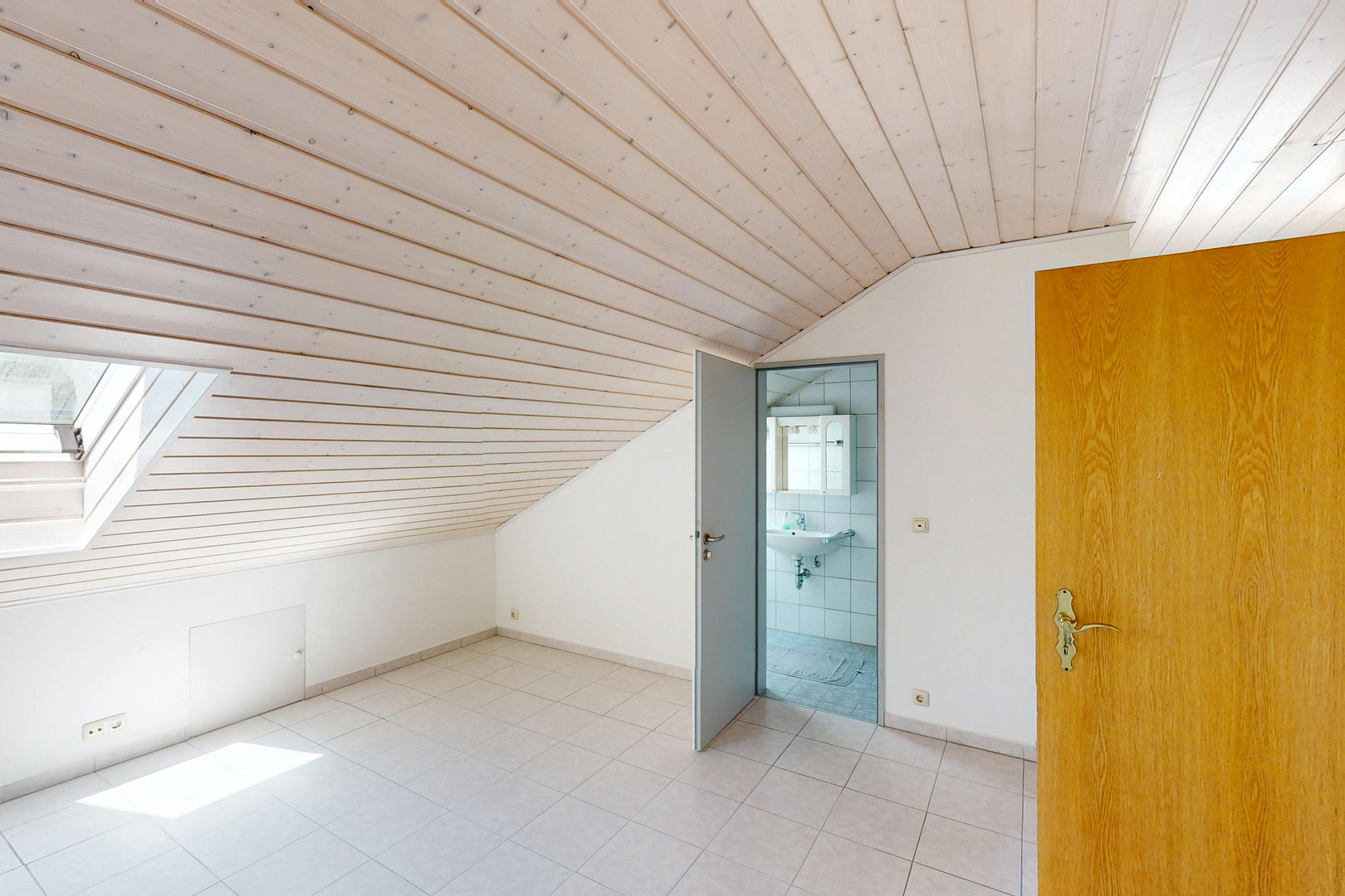 Ohne Provision. Große Doppelhaushälfte mit Wintergarten, Sauna und vielseitiger Aufteilung - München – Karlsbader Straße 5a, 80937 München(Am Hart) – Vorschaubild 9