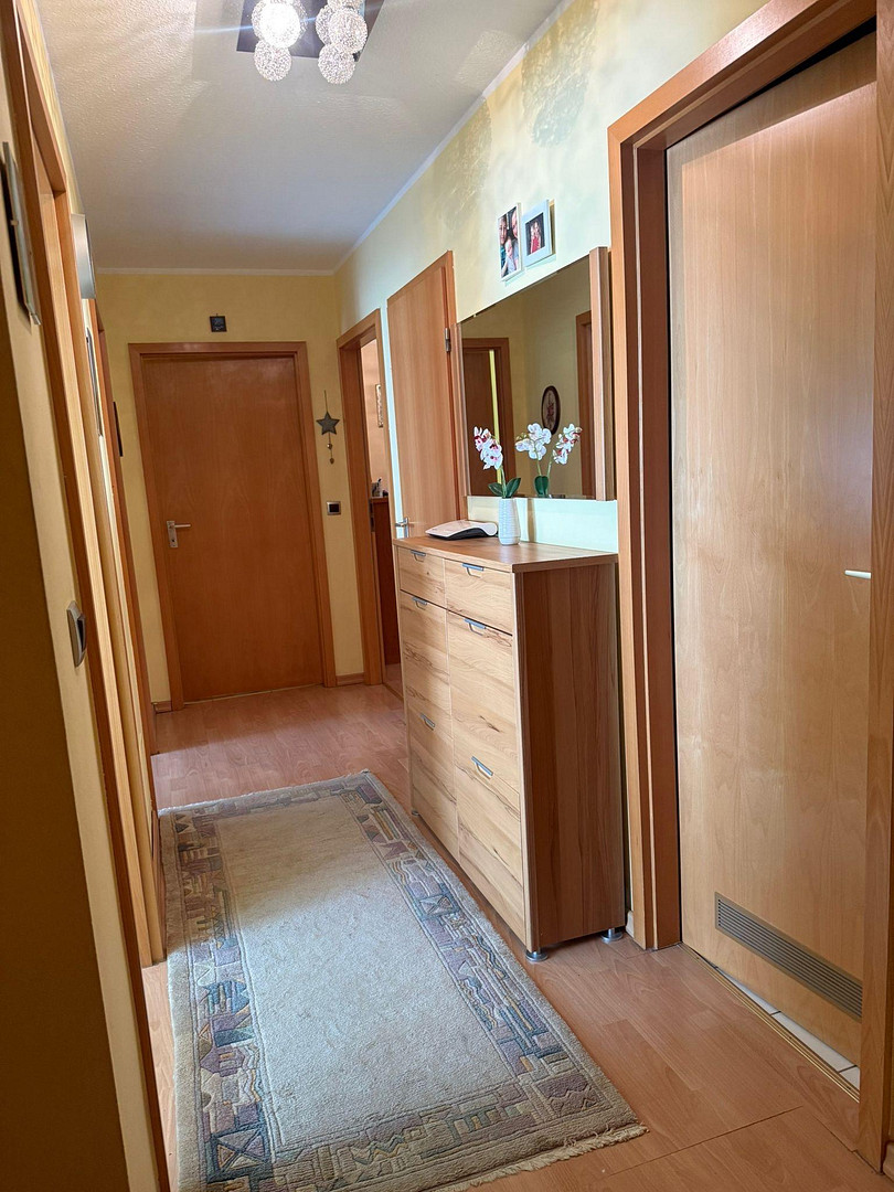 Gepflegte 3-Zimmer-Wohnung nahe Westpark – Terrasse, Garten & Garage inklusive – Cusanusstraße 24, 85049 Ingolstadt – Vorschaubild 3