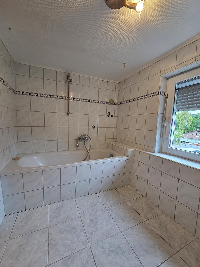 Großzügige, frisch renovierte Maisonette-Wohnung mit 5 Zimmern, 3 Bädern & Balkon – Bahnhofstraße 5, 97450 Arnstein – Vorschaubild 31