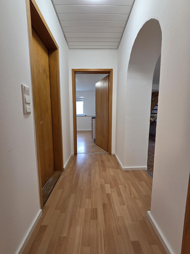 Großzügige, frisch renovierte Maisonette-Wohnung mit 5 Zimmern, 3 Bädern & Balkon – Bahnhofstraße 5, 97450 Arnstein – Vorschaubild 24