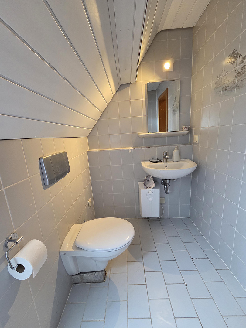 Großzügige, frisch renovierte Maisonette-Wohnung mit 5 Zimmern, 3 Bädern & Balkon – Bahnhofstraße 5, 97450 Arnstein – Vorschaubild 15