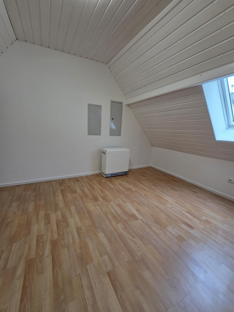 Großzügige, frisch renovierte Maisonette-Wohnung mit 5 Zimmern, 3 Bädern & Balkon – Bahnhofstraße 5, 97450 Arnstein – Vorschaubild 13