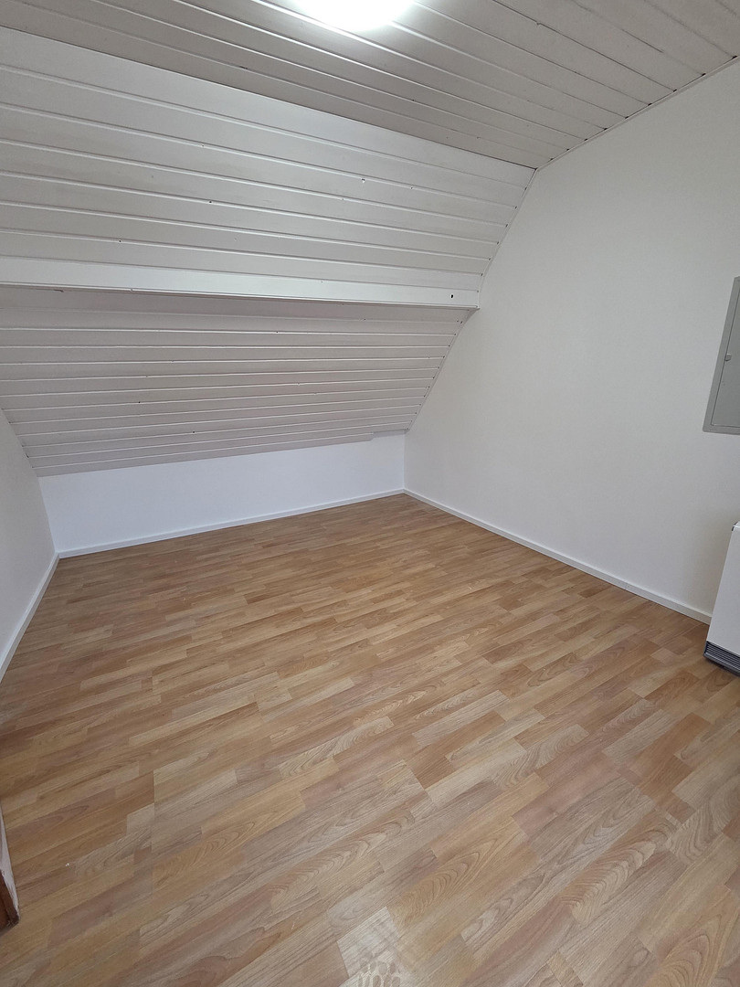 Großzügige, frisch renovierte Maisonette-Wohnung mit 5 Zimmern, 3 Bädern & Balkon – Bahnhofstraße 5, 97450 Arnstein – Vorschaubild 12