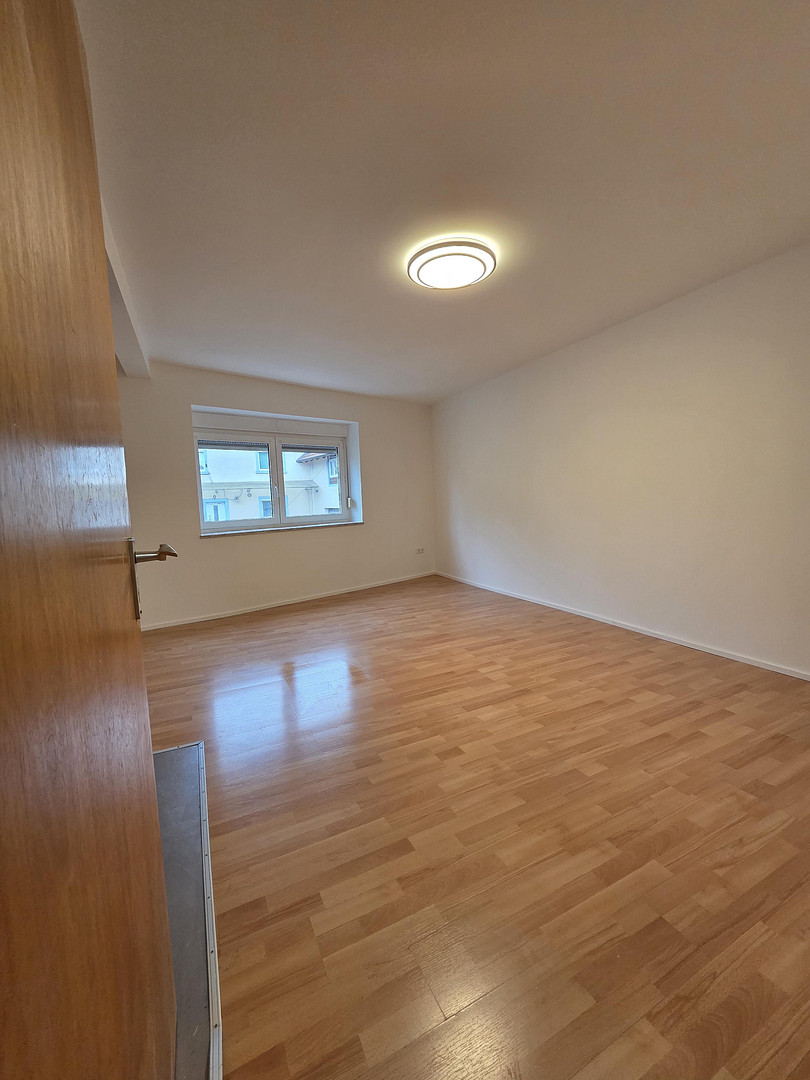 Großzügige, frisch renovierte Maisonette-Wohnung mit 5 Zimmern, 3 Bädern & Balkon – Bahnhofstraße 5, 97450 Arnstein – Vorschaubild 25
