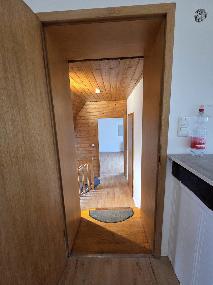 Großzügige, frisch renovierte Maisonette-Wohnung mit 5 Zimmern, 3 Bädern & Balkon – Bahnhofstraße 5, 97450 Arnstein – Vorschaubild 18