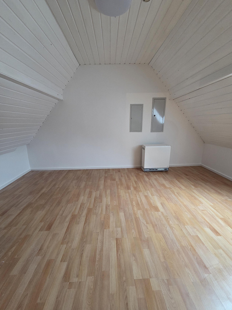 Großzügige, frisch renovierte Maisonette-Wohnung mit 5 Zimmern, 3 Bädern & Balkon – Bahnhofstraße 5, 97450 Arnstein – Vorschaubild 14