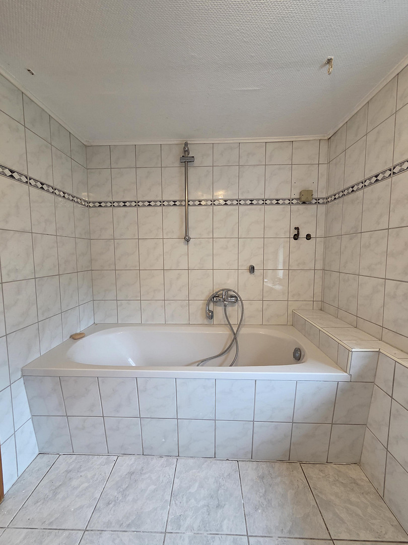 Großzügige, frisch renovierte Maisonette-Wohnung mit 5 Zimmern, 3 Bädern & Balkon – Bahnhofstraße 5, 97450 Arnstein – Vorschaubild 30