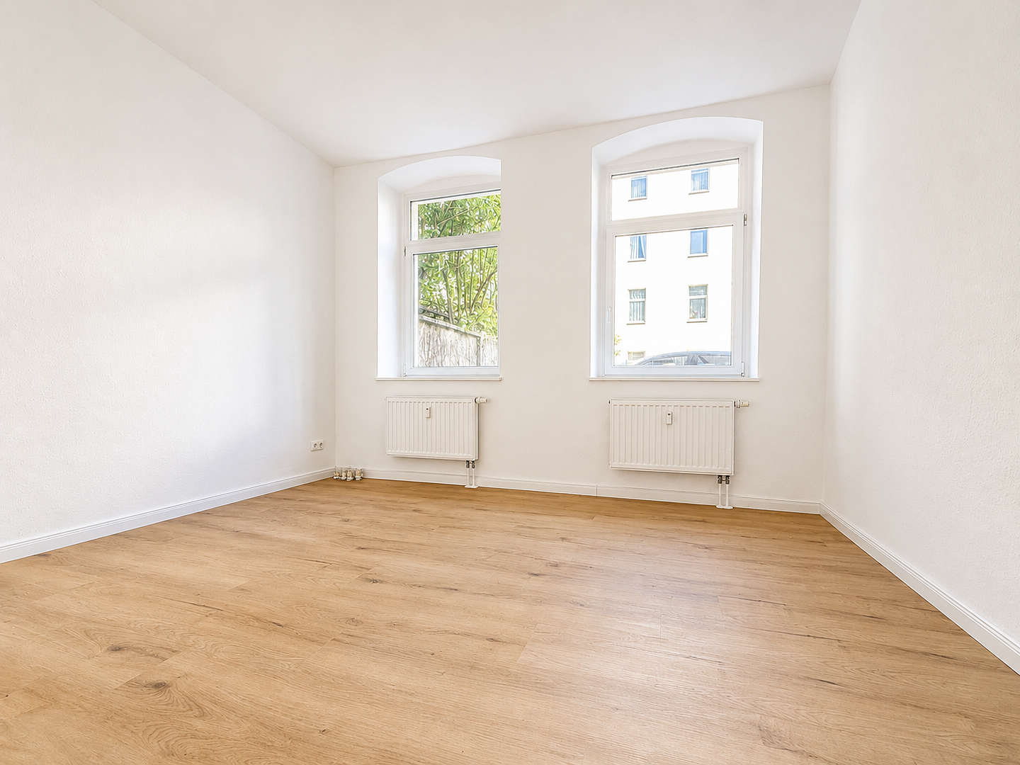 Großzügige, frisch renovierte 2-Zimmer-Wohnung mit Terrasse & EBK in Magdeburg – Friesenstraße 57, 39108 Magdeburg(Stadtfeld) – Vorschaubild 2