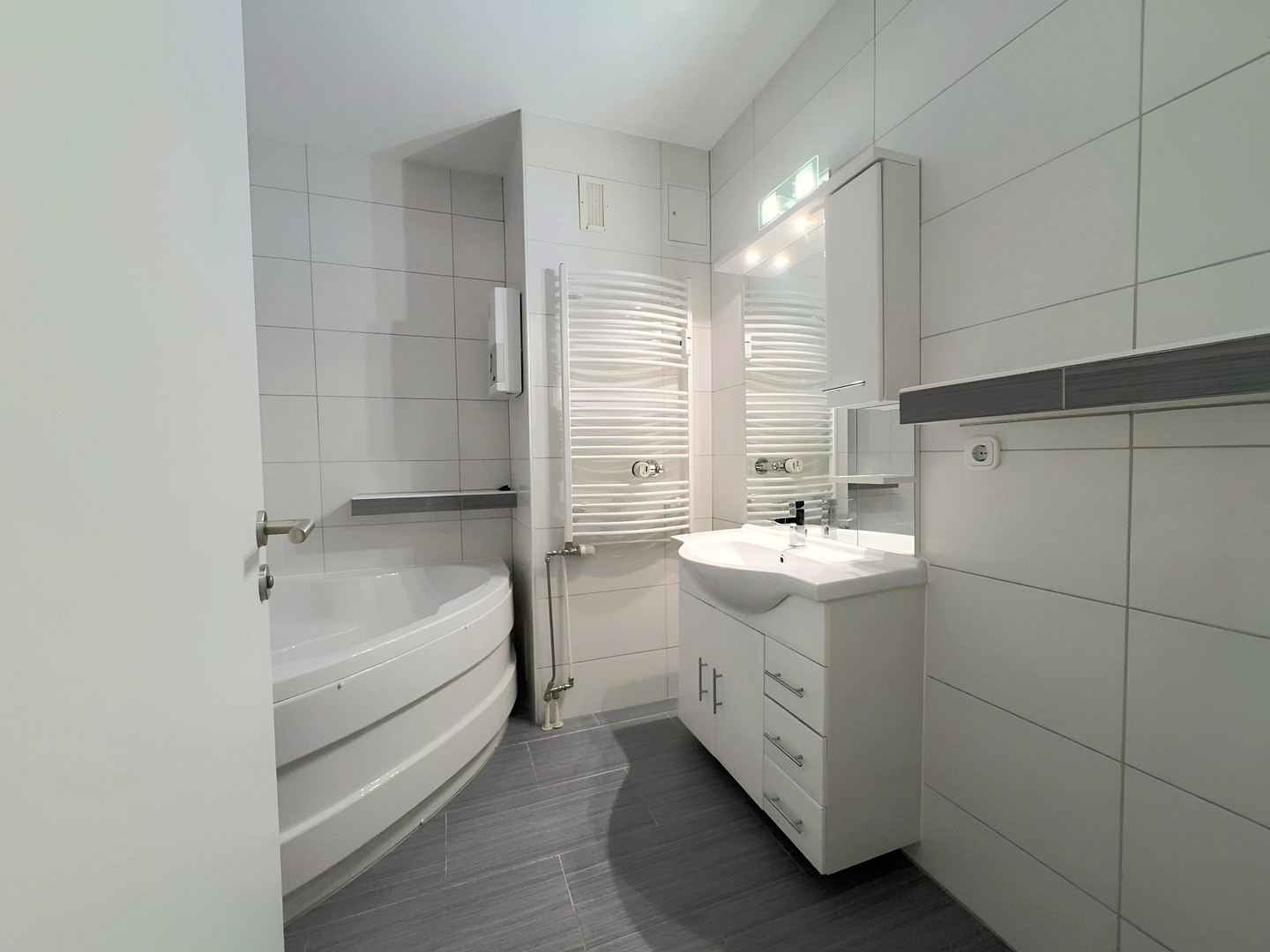 Renovierte City-Oase: 3 Zimmer mit großer Gartenterrasse & TG, PROVISIONSFREI – Alte Linner Str. 42, 47799 Krefeld(Cracau) – Vorschaubild 19