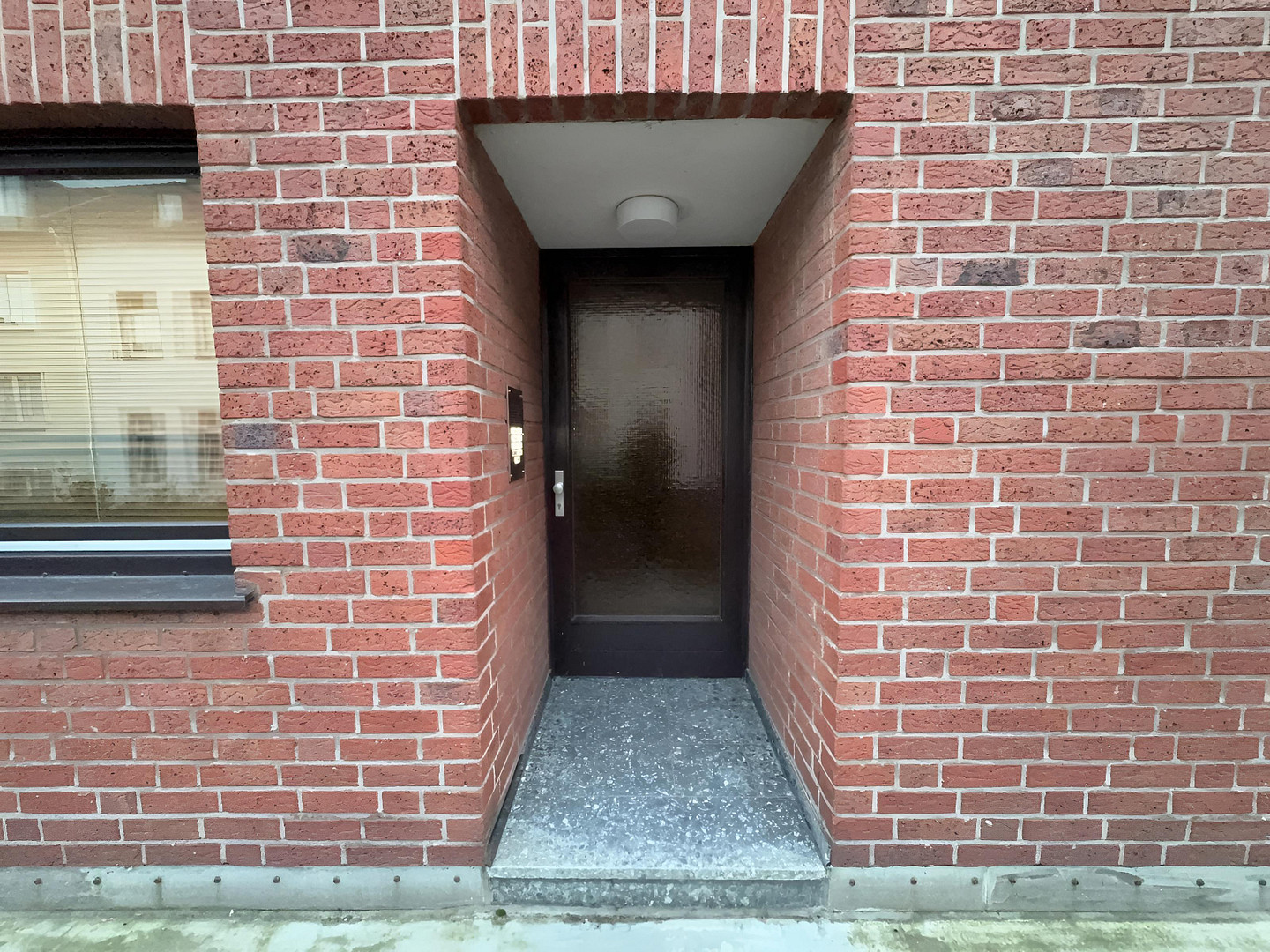 Renovierte City-Oase: 3 Zimmer mit großer Gartenterrasse & TG, PROVISIONSFREI – Alte Linner Str. 42, 47799 Krefeld(Cracau) – Vorschaubild 4