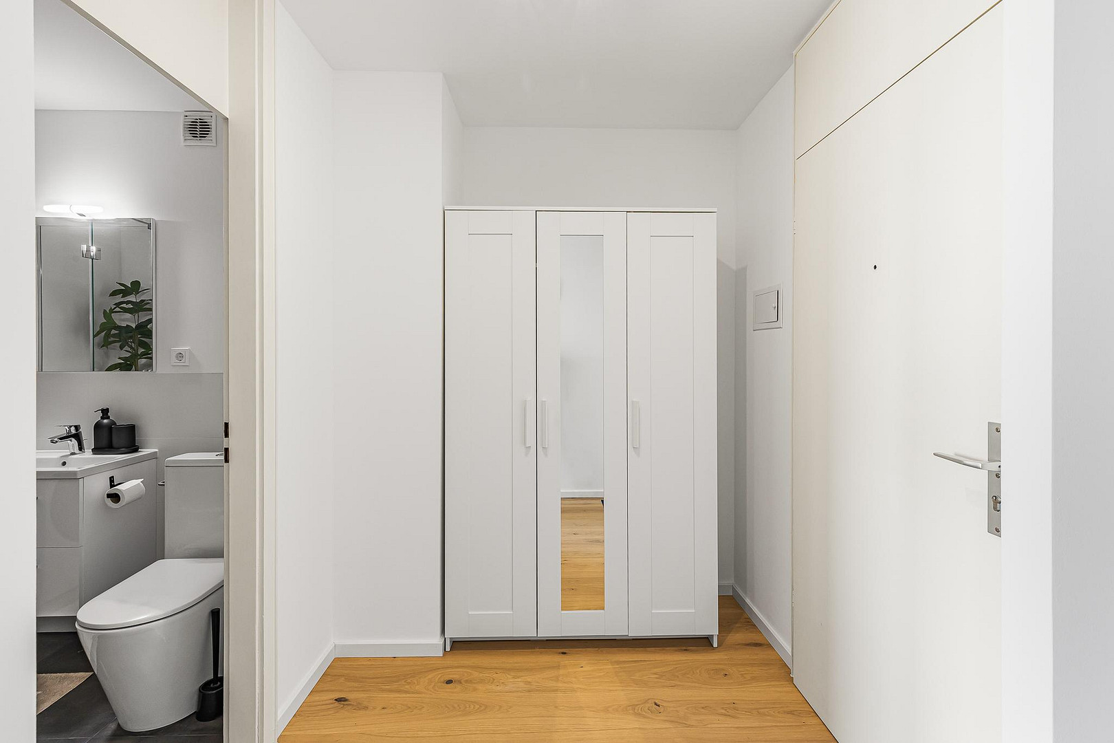 Provisionsfrei vom Eigentümer, leerstehend und renoviert, 40m²- Apartment mit großem Balkon – München(Neuperlach) – Vorschaubild 3