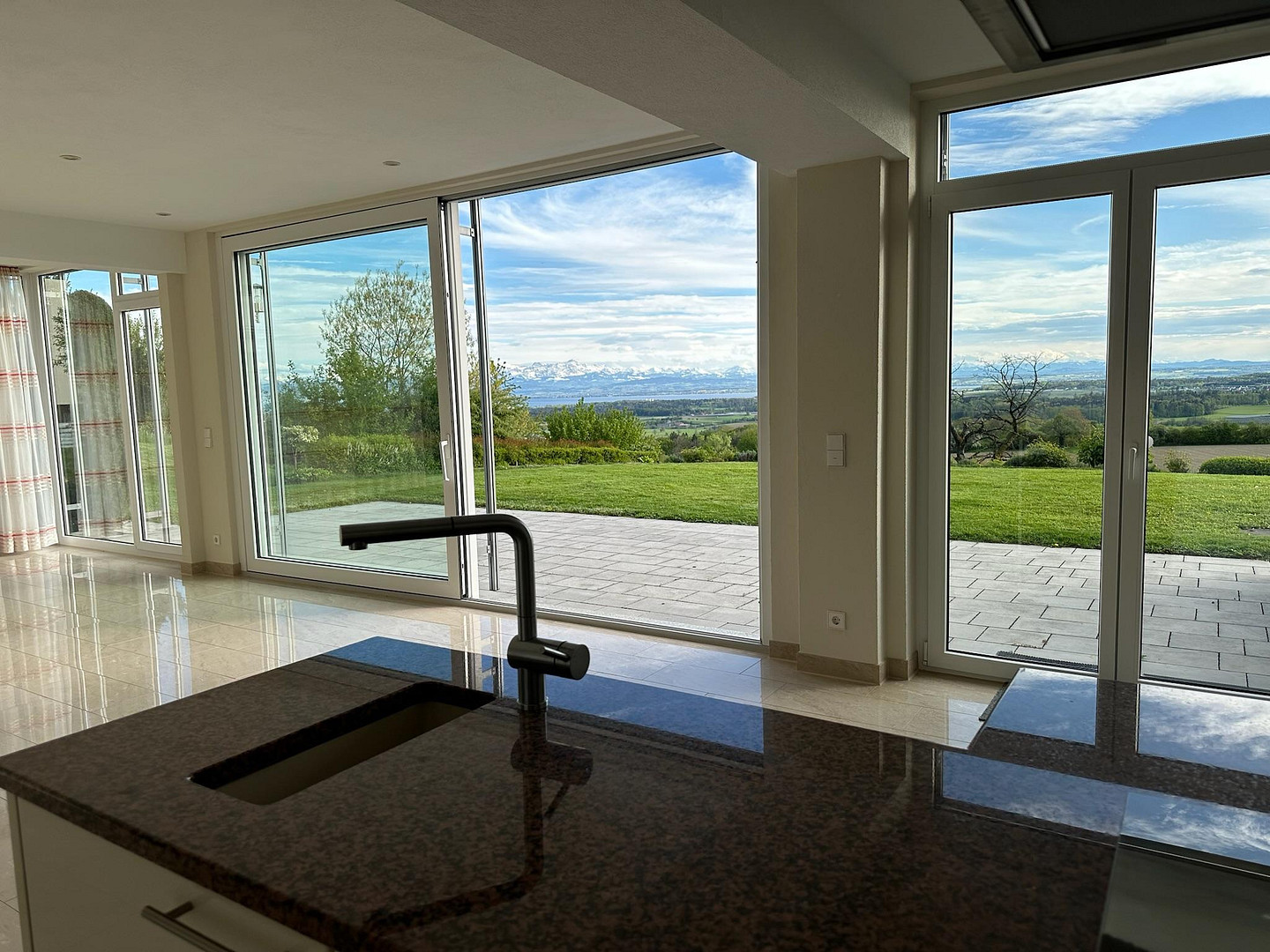 Exclusive 3-Zimmer-Wohnung mit Panoramablick über den Bodensee und die Schweizer Alpen. – Markdorf(Fitzenweiler) – Vorschaubild 13