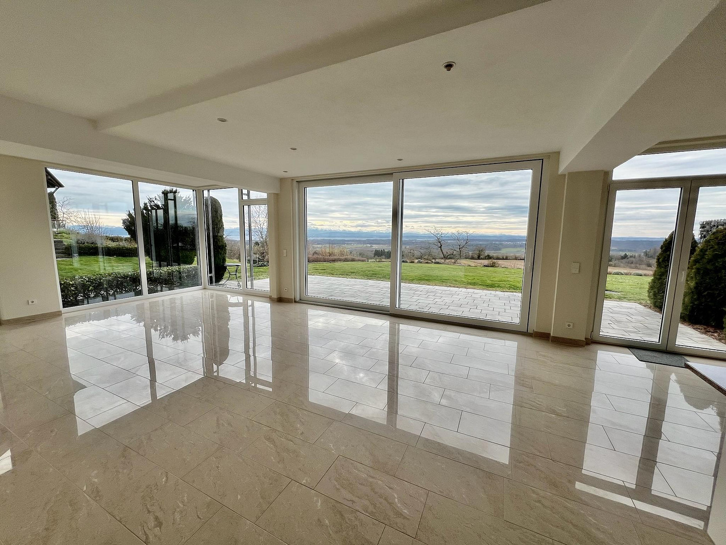 Exclusive 3-Zimmer-Wohnung mit Panoramablick über den Bodensee und die Schweizer Alpen. – Markdorf(Fitzenweiler) – Vorschaubild 4