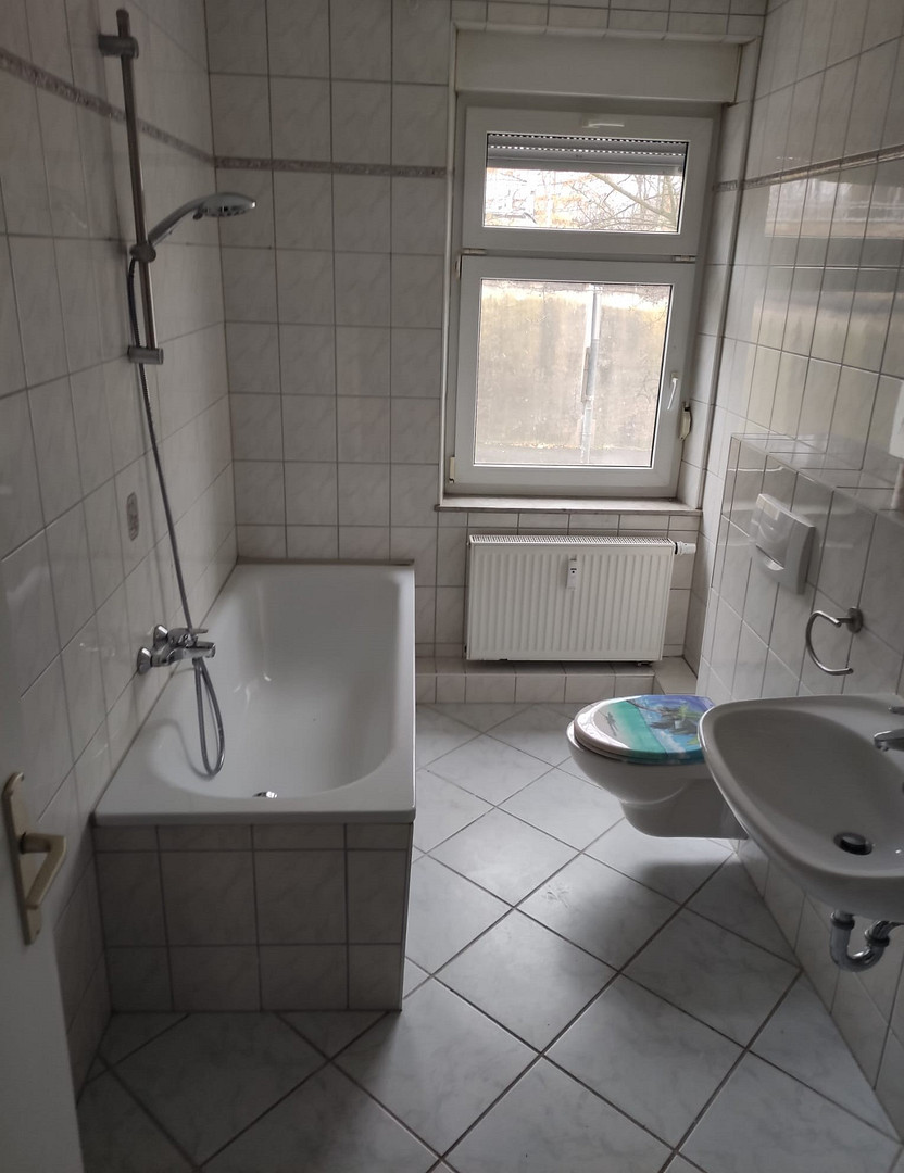 Gepflegtes, vollvermietetes Mehrfamilienhaus mit Balkonen in Zwickau – Liebigstraße 2, 8056 Zwickau  Schedewitz(Schedewitz) – Vorschaubild 2