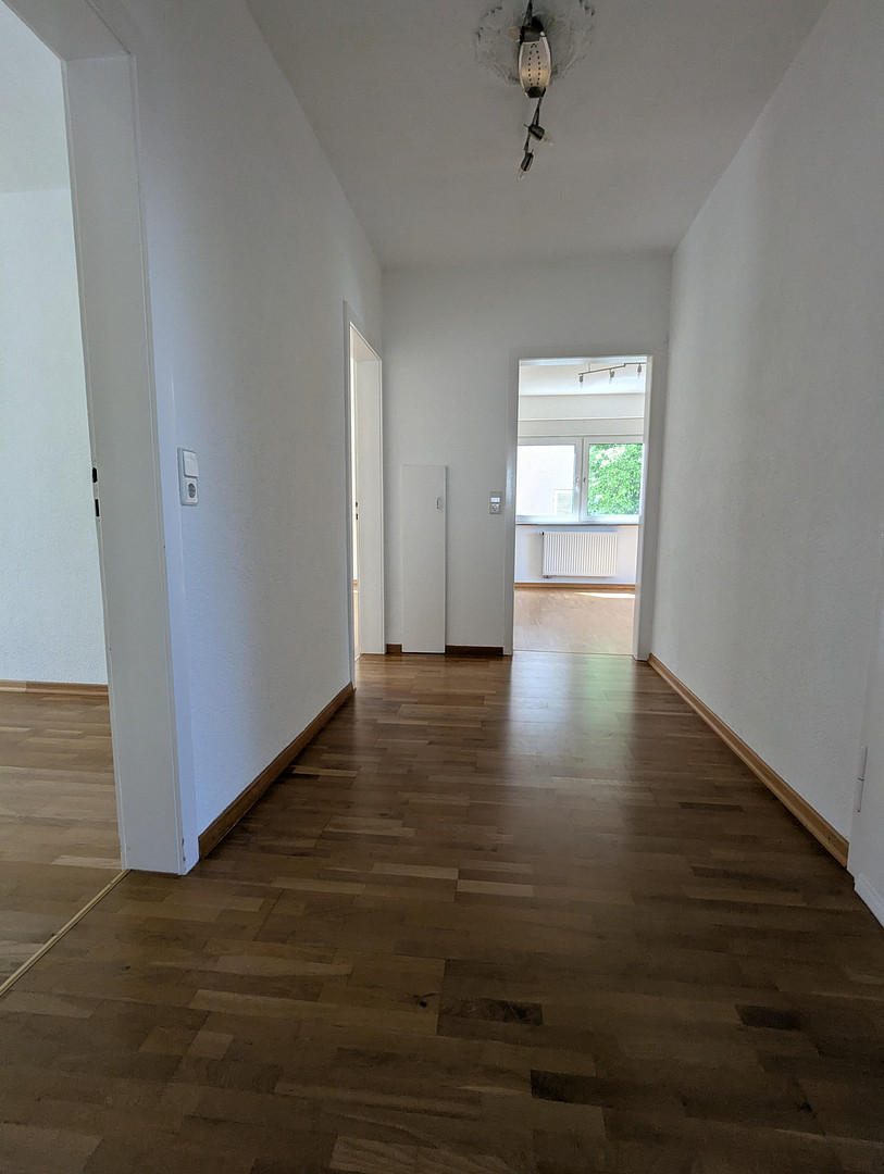 Großzügige 4-Zimmer-Erdgeschosswohnung mit zwei Balkonen, zwei Bädern und Altbauflair – Stuttgart(Bad Cannstatt) – Vorschaubild 12