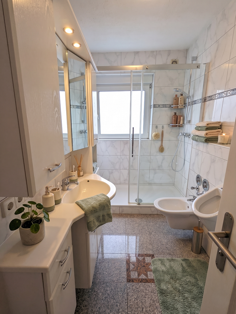 Großzügige 4-Zimmer-Erdgeschosswohnung mit zwei Balkonen, zwei Bädern und Altbauflair – Stuttgart(Bad Cannstatt) – Vorschaubild 5