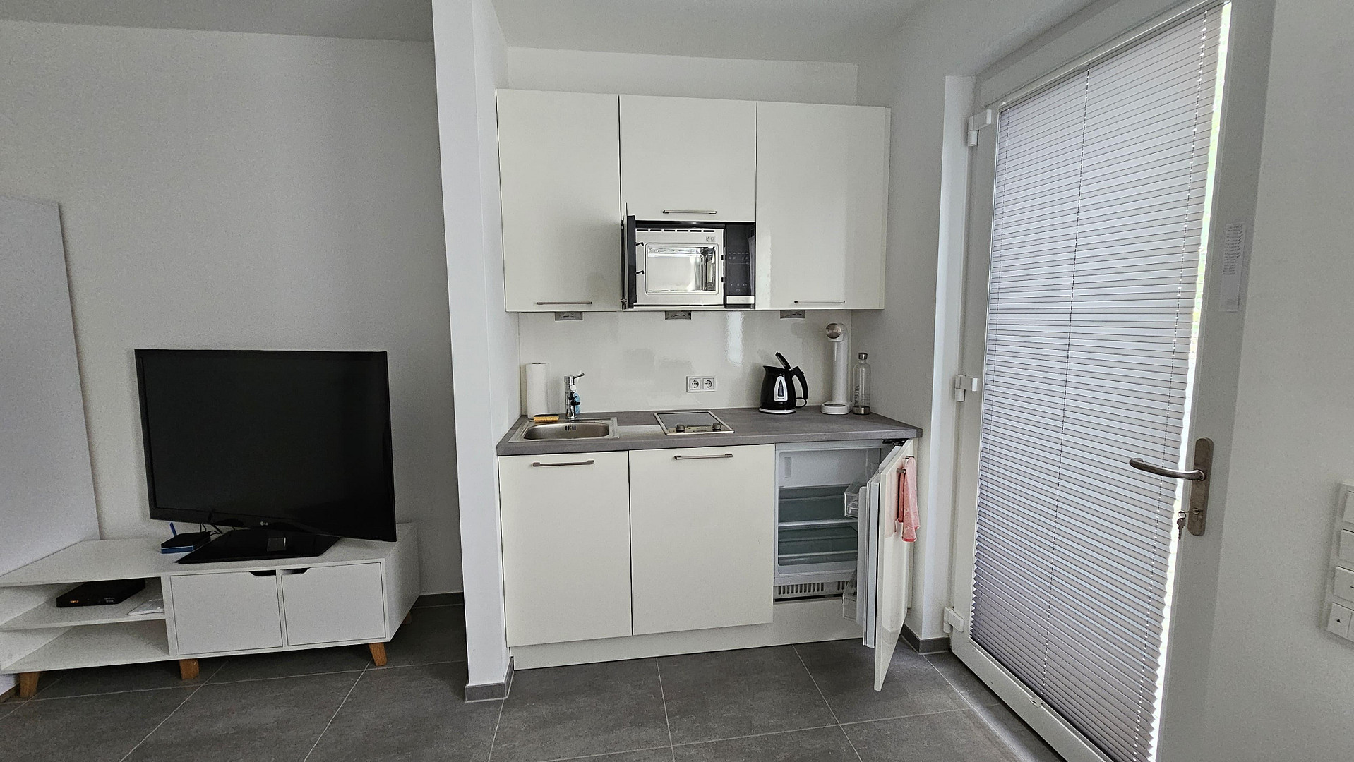 1-Zimmer-Apartement mit kleiner Terrasse und Küche (oder auf Wunsch vollmöbliert) – Tittelsstr. 68a, 52146 Würselen – Vorschaubild 3